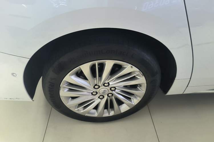 Used Buick Century 2023 2.0T Six-Seater Yinshi Edition Right Rear Wheel Hub