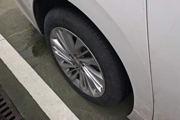 Used Buick Century 2023 2.0T Seven-Seater Yinshi Edition Right Rear Wheel Hub