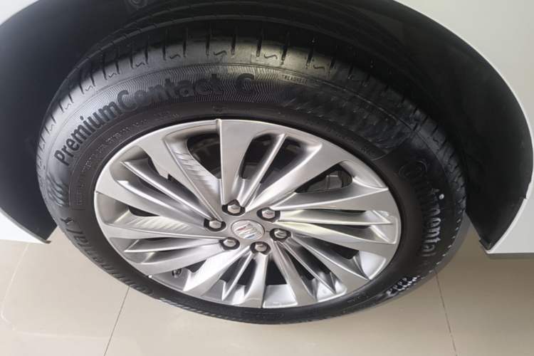 Used Buick Century 2023 2.0T Six-Seater Yinshi Edition Right Rear Wheel Hub
