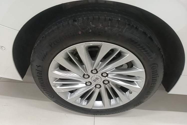 Used Buick Century 2023 2.0T Six-Seater Yinshi Edition Right Rear Wheel Hub