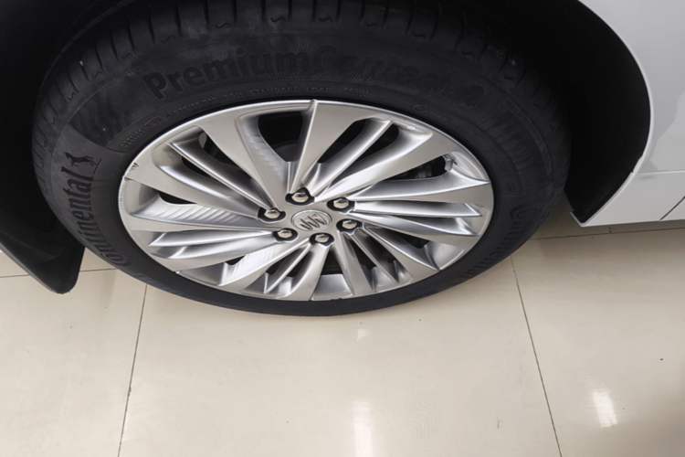 Used Buick Century 2023 2.0T Six-Seater Yinshi Edition Right Rear Wheel Hub