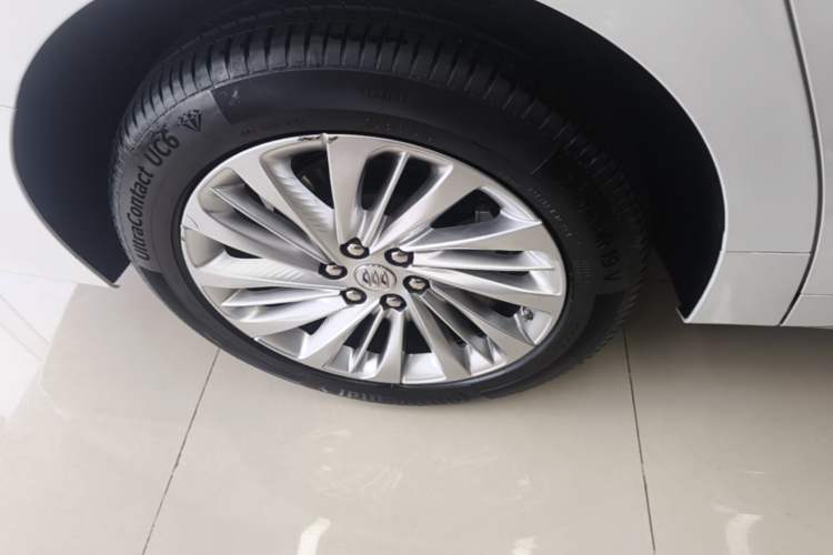 Used Buick Century 2023 2.0T Six-Seater Yinshi Edition Right Rear Wheel Hub