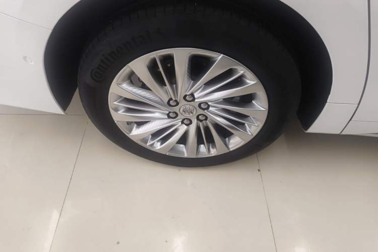 Used Buick Century 2023 2.0T Six-Seater Yinshi Edition Right Rear Wheel Hub