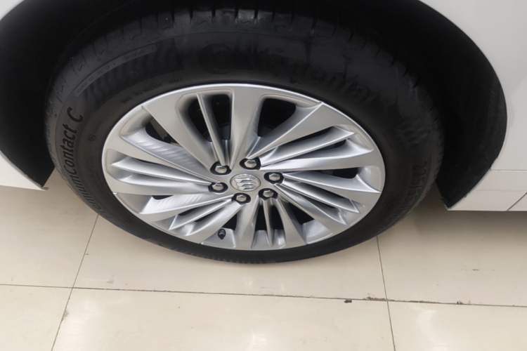 Used Buick Century 2023 2.0T Seven-Seater Yinshi Edition Right Rear Wheel Hub