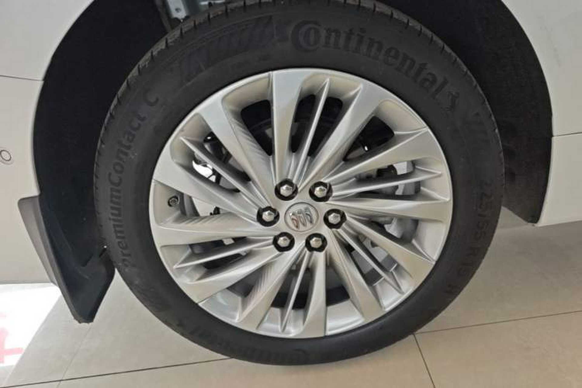 Used Buick Century 2023 2.0T Six-Seater Yinshi Edition Right Rear Wheel Hub