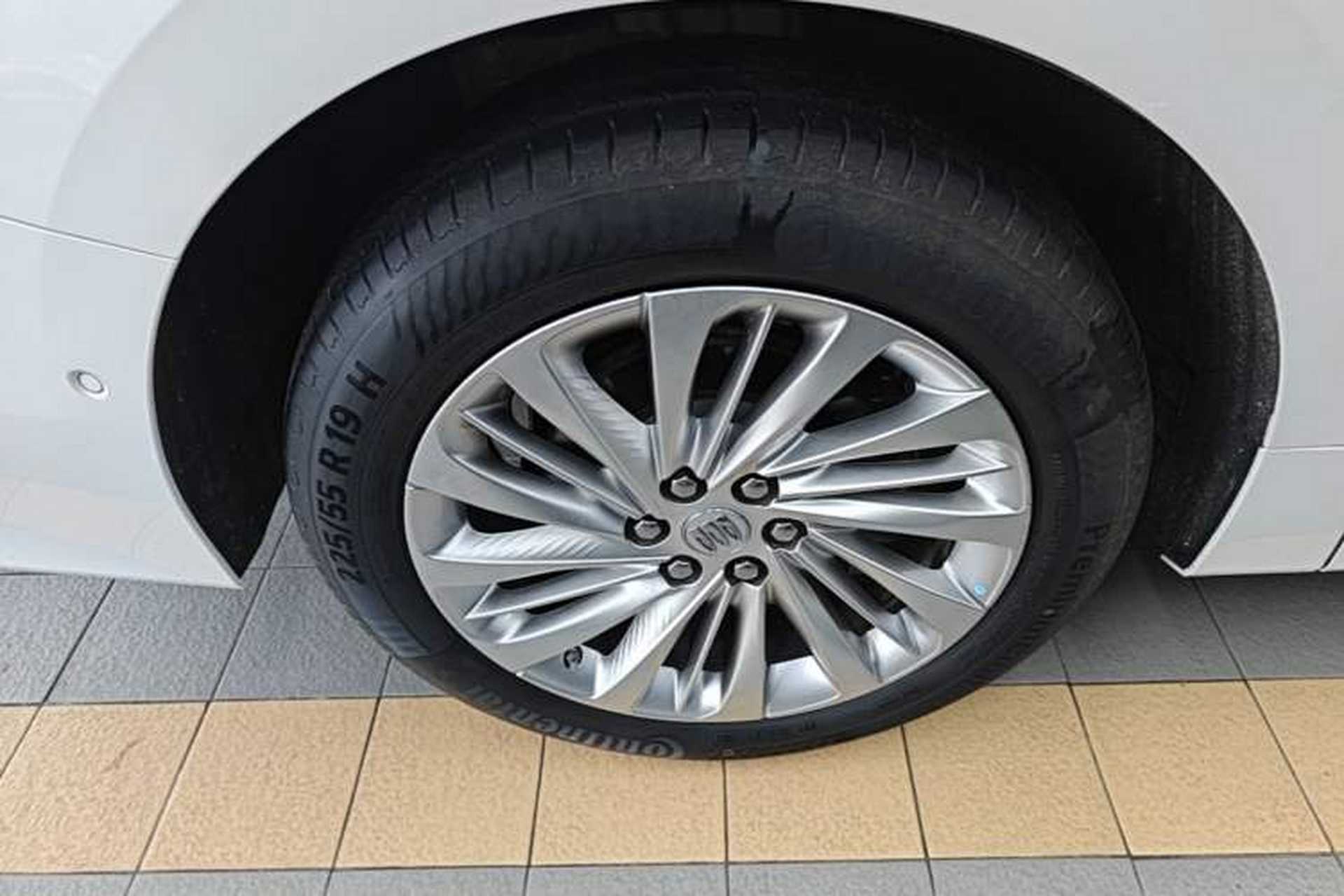 Used Buick Century 2023 2.0T Six-Seater Yinshi Edition Right Rear Wheel Hub
