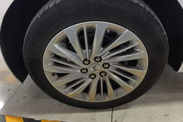 Used Buick Century 2023 2.0T Six-Seater Yinshi Edition Right Rear Wheel Hub