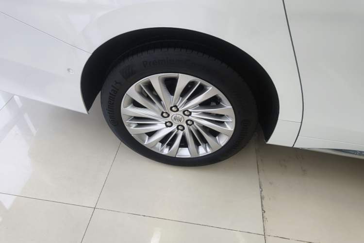 Used Buick Century 2023 2.0T Six-Seater Yinshi Edition Right Rear Wheel Hub