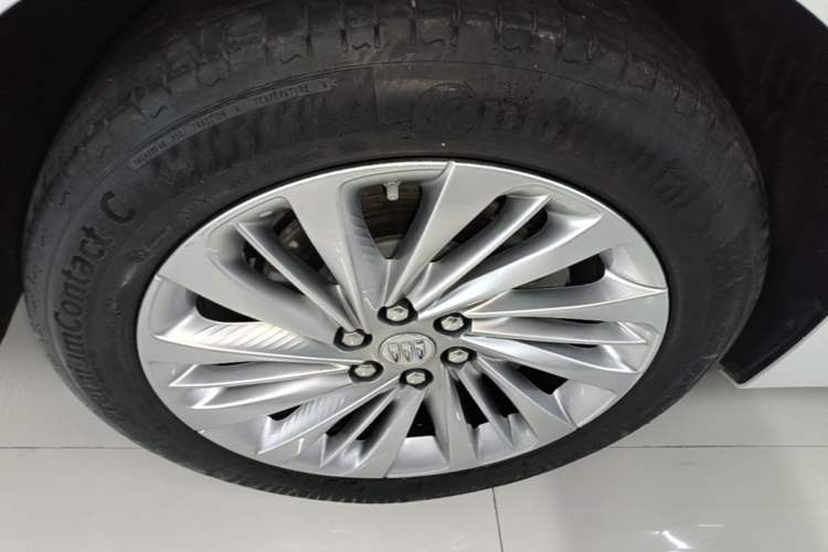 Used Buick Century 2023 2.0T Seven-Seater Yinshi Edition Right Rear Wheel Hub