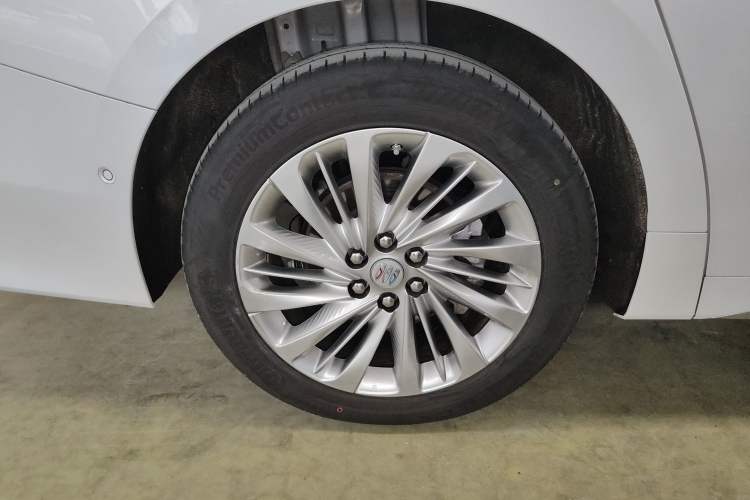Used Buick Century 2023 2.0T Six-Seater Yinshi Edition Right Rear Wheel Hub