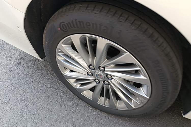 Used Buick Century 2023 2.0T Six-Seater Yinshi Edition Right Rear Wheel Hub