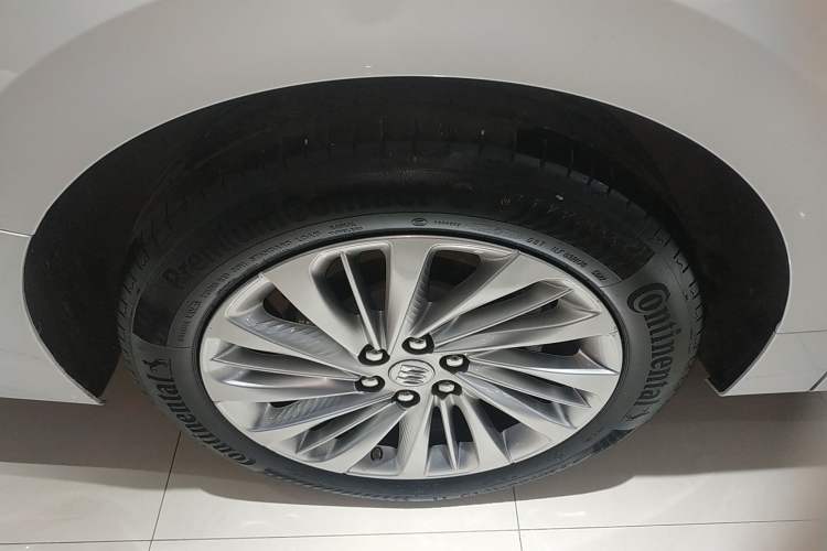 Used Buick Century 2023 2.0T Six-Seater Yinshi Edition Right Rear Wheel Hub