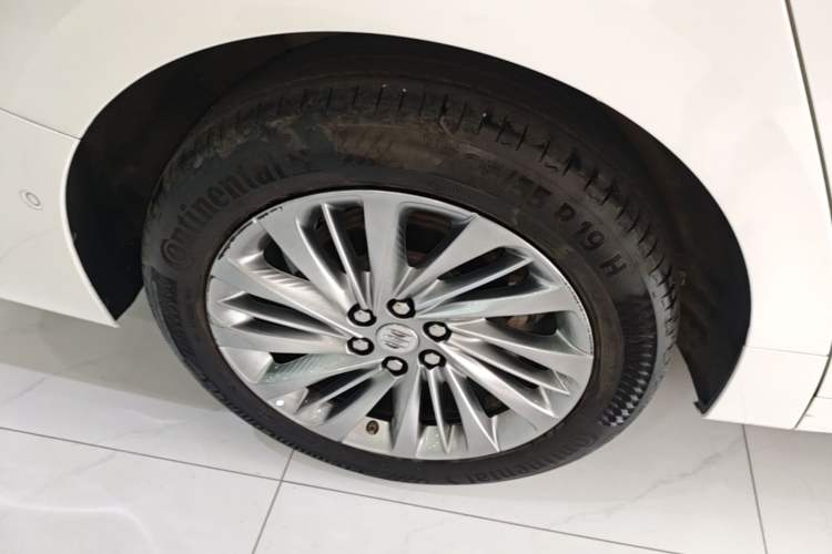 Used Buick Century 2023 2.0T Six-Seater Yinshi Edition Right Rear Wheel Hub