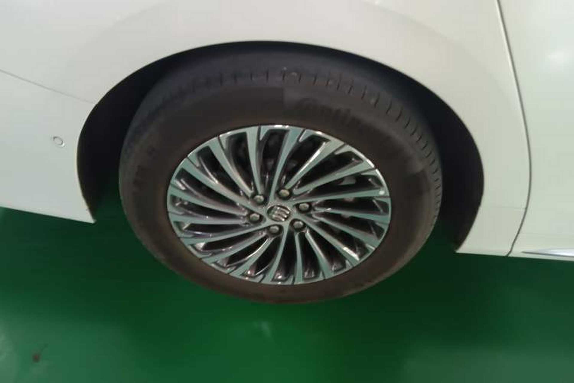 Used Buick Century 2023 2.0T Seven-Seater Deluxe Edition Right Rear Wheel Hub