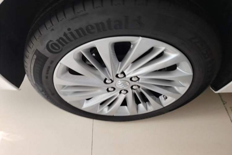 Used Buick Century 2023 2.0T Six-Seater Yinshi Edition Right Rear Wheel Hub