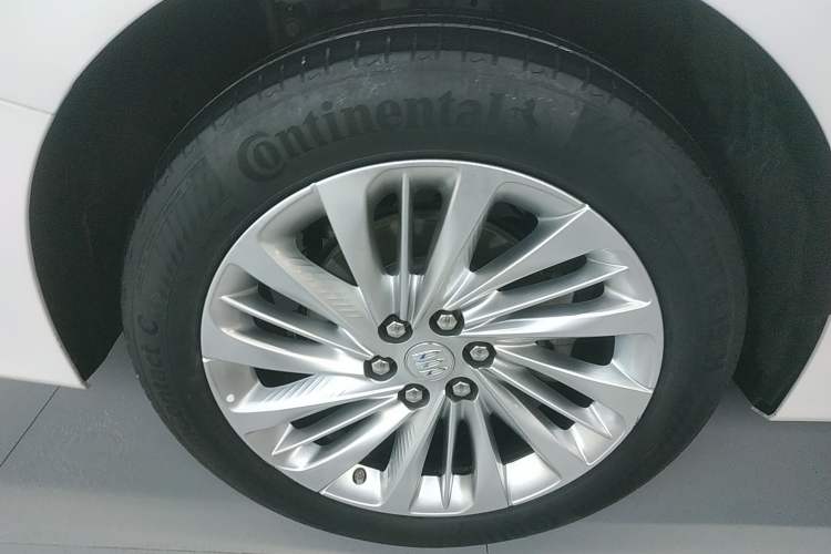 Used Buick Century 2023 2.0T Six-Seater Yinshi Edition Right Rear Wheel Hub