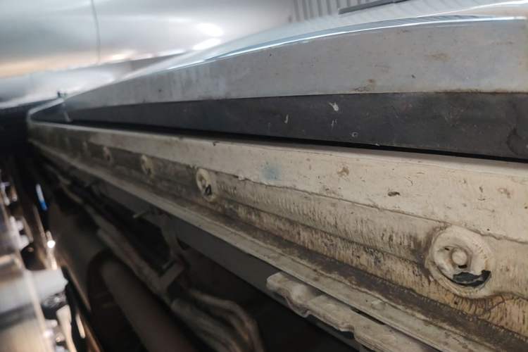 Used Buick Century 2023 2.0T Six-Seater Yinshi Edition Right Side Sill