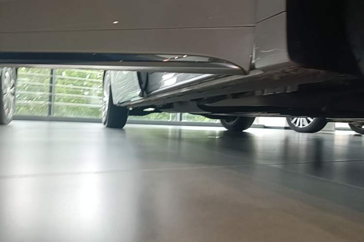 Used Buick Century 2023 2.0T Six-Seater Yinshi Edition Right Side Sill