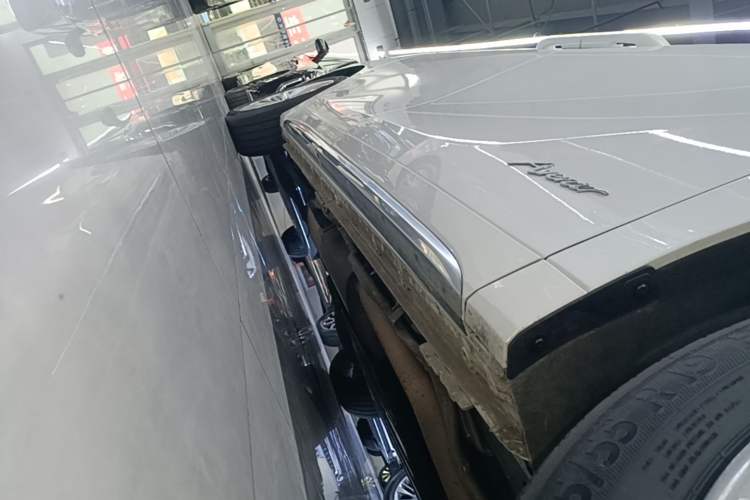 Used Buick Century 2023 2.0T Six-Seater Yinshi Edition Right Side Sill