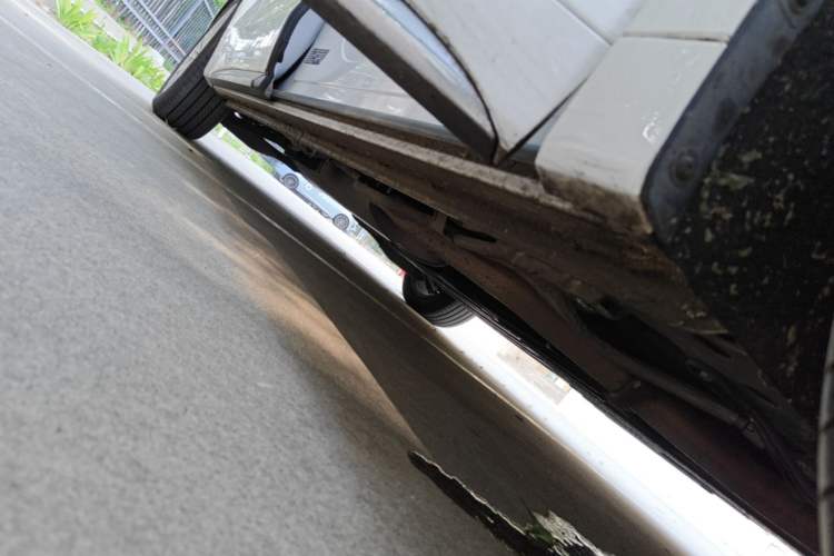 Used Buick Century 2023 2.0T Six-Seater Yinshi Edition Right Side Sill