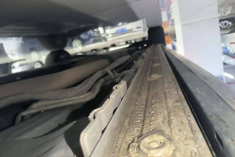 Used Buick Century 2023 2.0T Six-Seater Yinshi Edition Right Side Sill