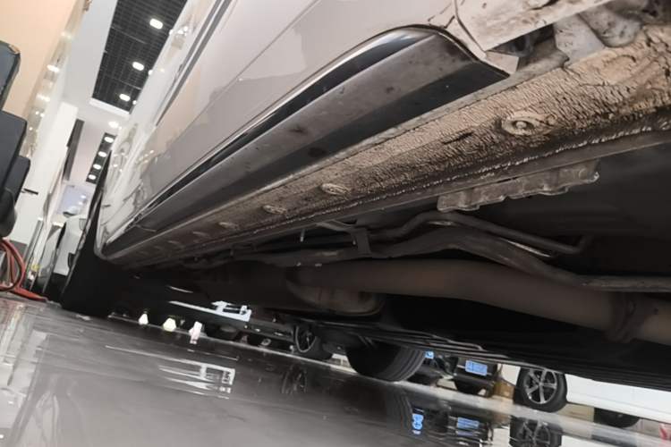 Used Buick Century 2023 2.0T Six-Seater Yinshi Edition Right Side Sill