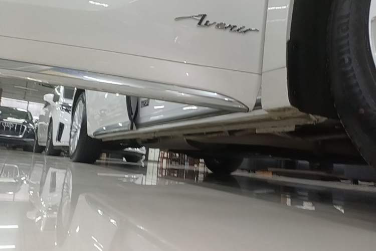 Used Buick Century 2023 2.0T Six-Seater Yinshi Edition Right Side Sill