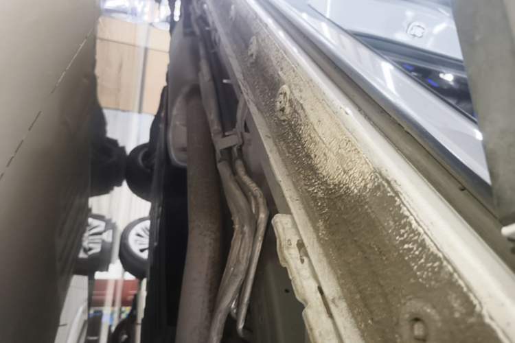 Used Buick Century 2023 2.0T Six-Seater Yinshi Edition Right Side Sill