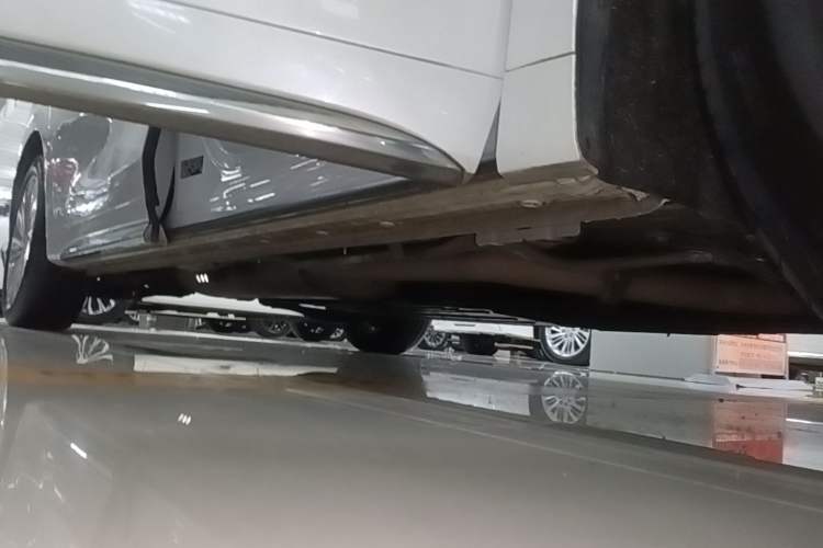 Used Buick Century 2023 2.0T Six-Seater Yinshi Edition Right Side Sill