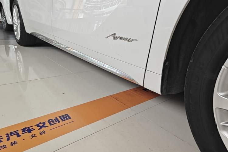 Used Buick Century 2023 2.0T Six-Seater Yinshi Edition Right Side Sill