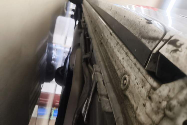 Used Buick Century 2023 2.0T Seven-Seater Yinshi Edition Right Side Sill