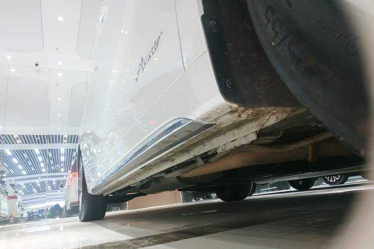 Used Buick Century 2023 2.0T Six-Seater Yinshi Edition Right Side Sill