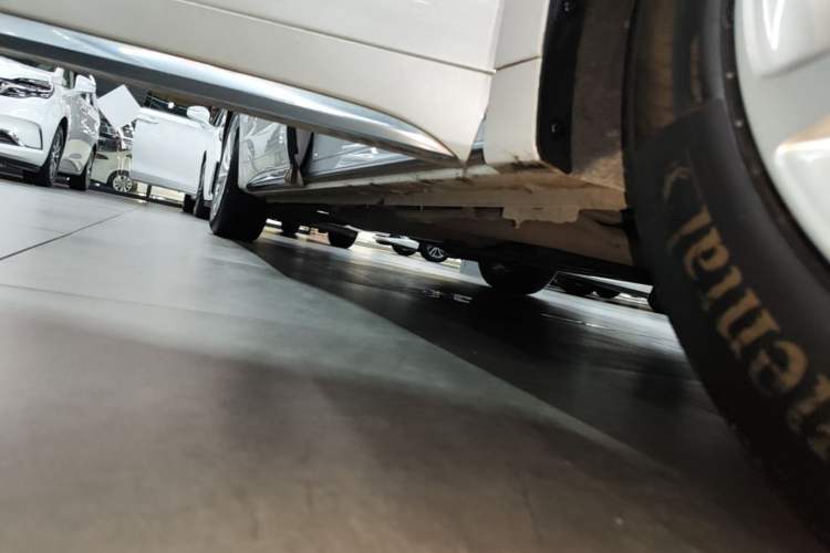Used Buick Century 2023 2.0T Seven-Seater Yinshi Edition Right Side Sill