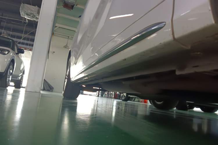 Used Buick Century 2023 2.0T Seven-Seater Deluxe Edition Right Side Sill