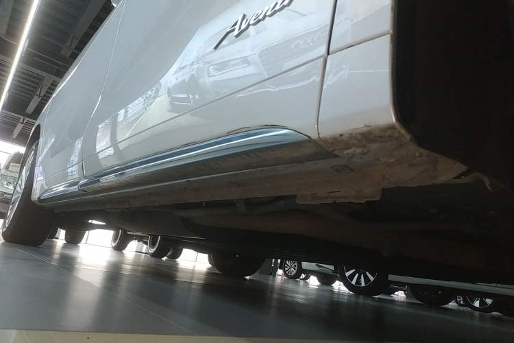 Used Buick Century 2023 2.0T Six-Seater Yinshi Edition Right Side Sill