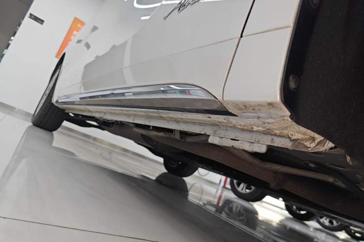 Used Buick Century 2023 2.0T Six-Seater Yinshi Edition Right Side Sill