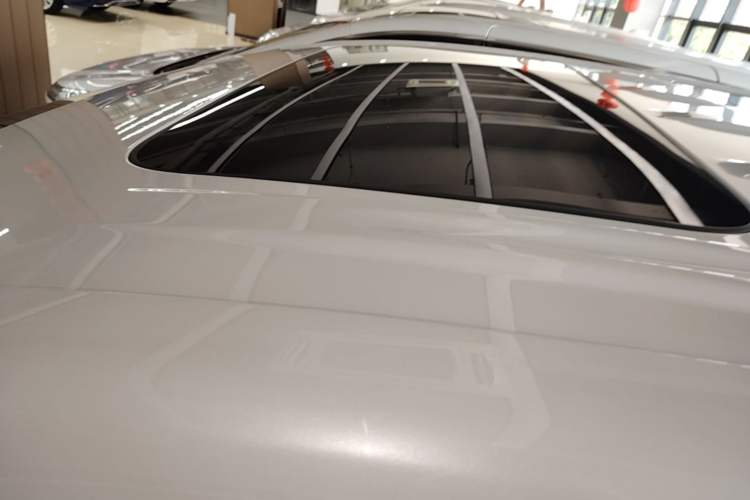 Used Buick Century 2023 2.0T Six-Seater Yinshi Edition Roof