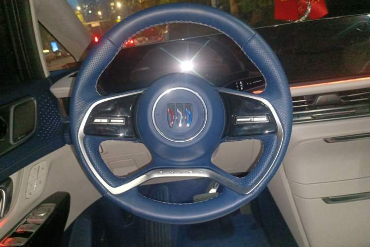 Used Buick Century 2023 2.0T Six-Seater Yinshi Edition Steering Wheel