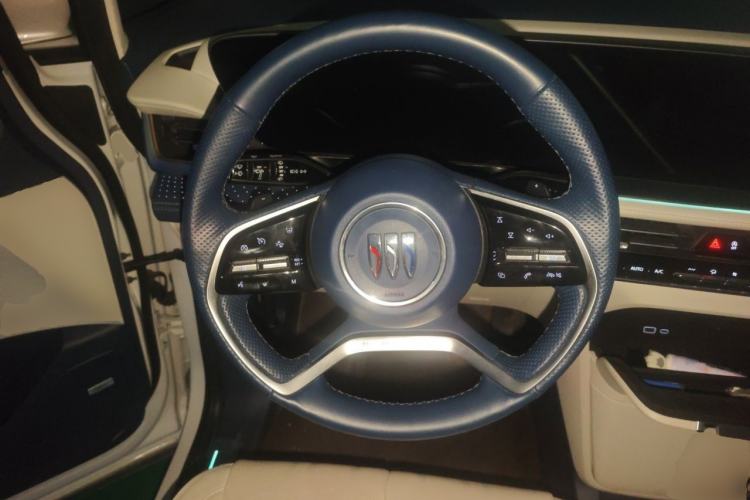 Used Buick Century 2023 2.0T Six-Seater Yinshi Edition Steering Wheel