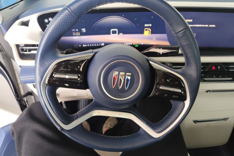 Used Buick Century 2023 2.0T Six-Seater Yinshi Edition Steering Wheel