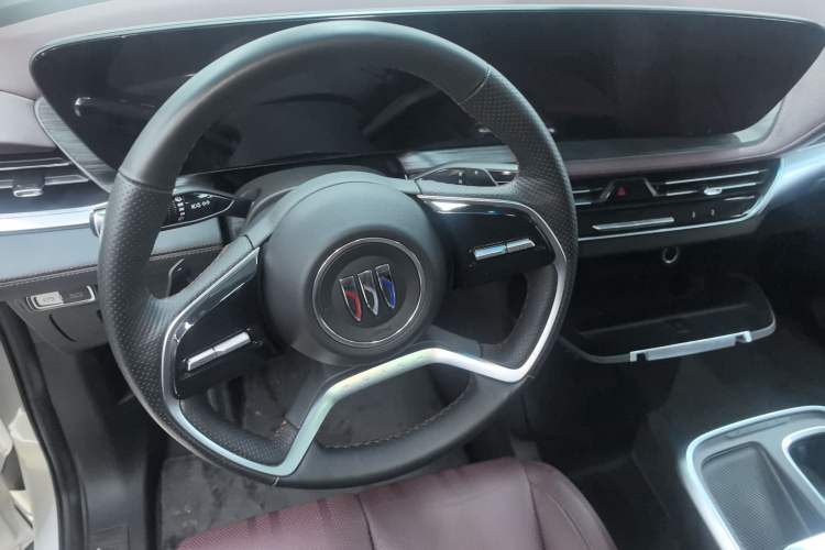 Used Buick Century 2023 2.0T Six-Seater Yinshi Edition Steering Wheel
