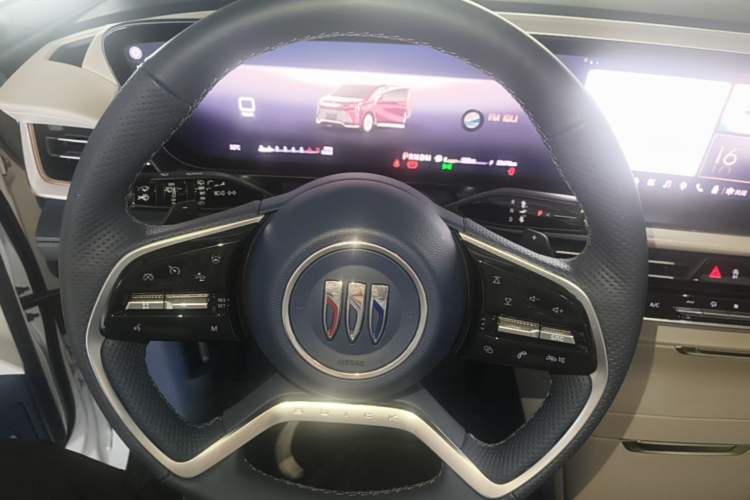 Used Buick Century 2023 2.0T Six-Seater Yinshi Edition Steering Wheel