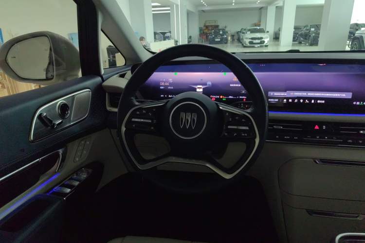 Used Buick Century 2023 2.0T Six-Seater Yinshi Edition Steering Wheel