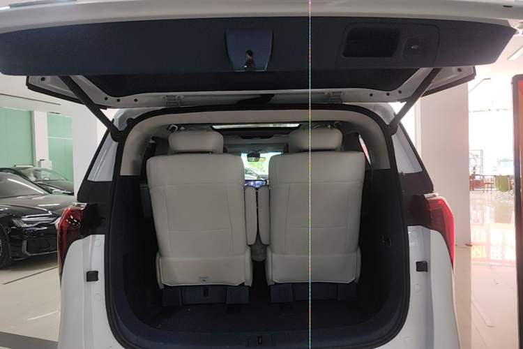 Used Buick Century 2023 2.0T Six-Seater Yinshi Edition Trunk