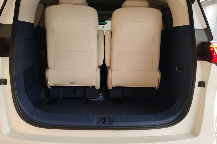 Used Buick Century 2023 2.0T Six-Seater Yinshi Edition Trunk