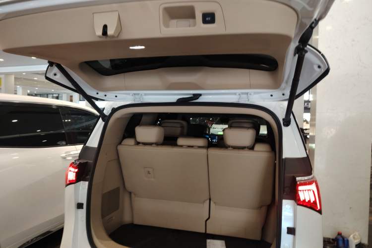 Used Buick Century 2023 2.0T Seven-Seater Deluxe Edition Trunk