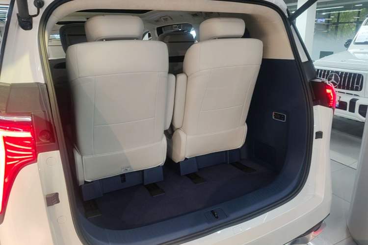 Used Buick Century 2023 2.0T Six-Seater Yinshi Edition Trunk