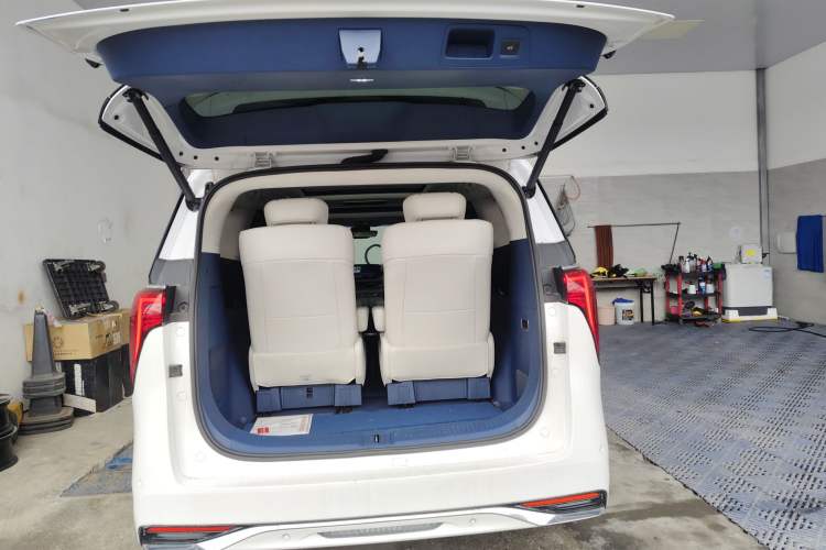 Used Buick Century 2023 2.0T Six-Seater Yinshi Edition Trunk