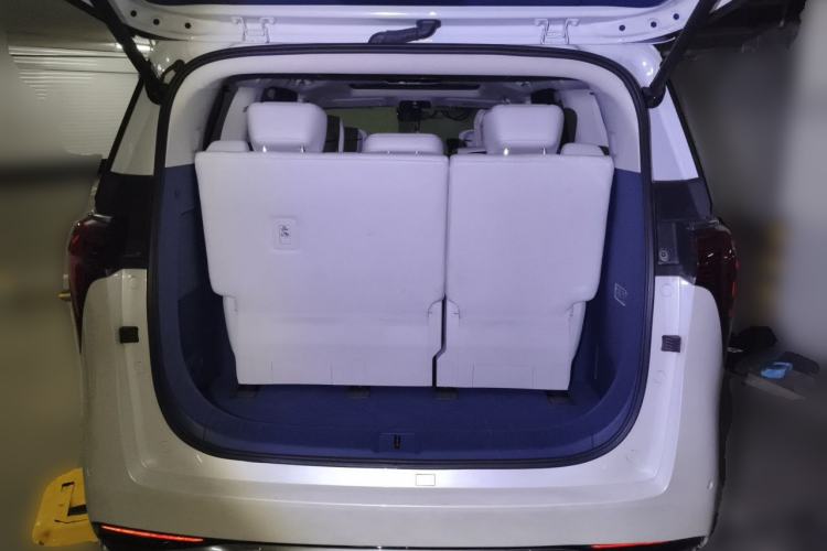 Used Buick Century 2023 2.0T Seven-Seater Yinshi Edition Trunk