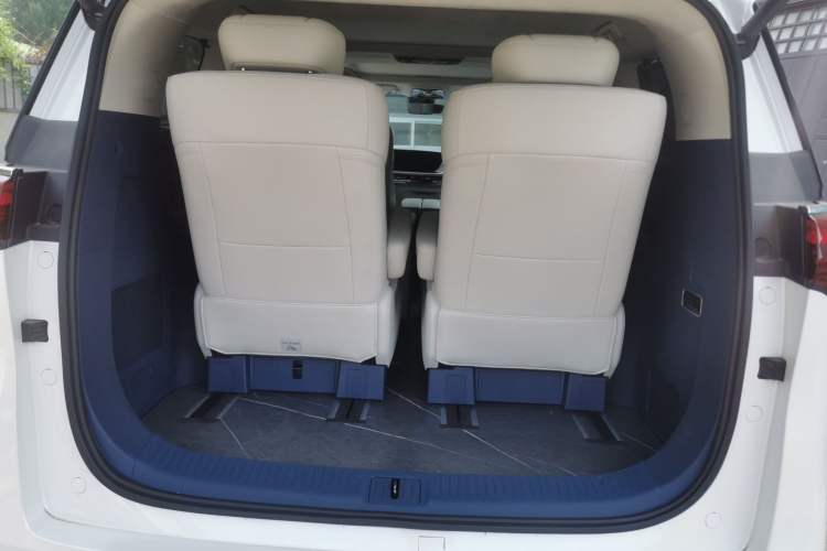 Used Buick Century 2023 2.0T Six-Seater Yinshi Edition Trunk